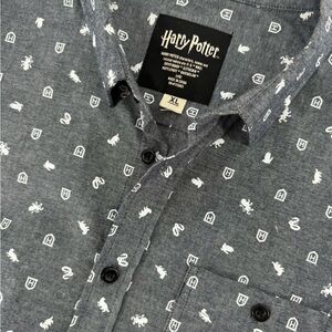 Harry Potter Men’s Chambray Gray Hogwarts House Button‎ Down Short Sleeve Sz XL